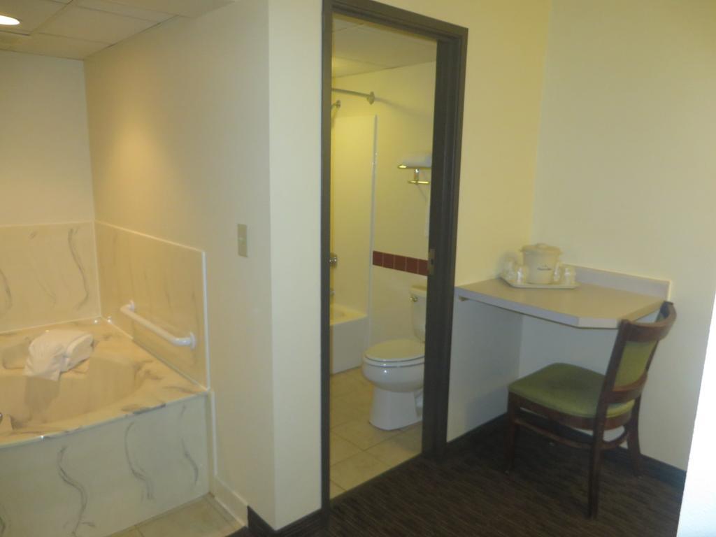Americinn By Wyndham Rice Lake Экстерьер фото